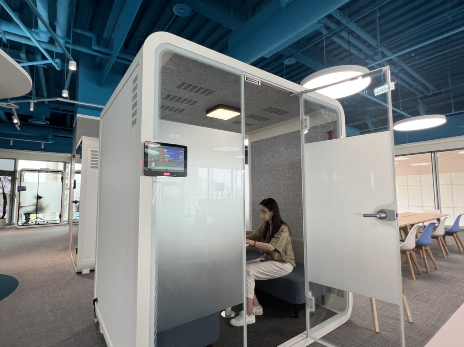 友達高雄據點的智慧行動辦公艙，展現友達在面板以外的研發應用軟實力