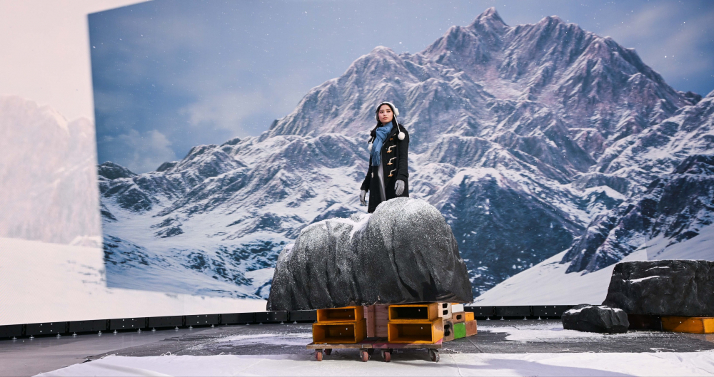 友達顯示屏專業調校技術與專案安裝經驗，使顯示屏呈現創作者想表達的精緻內容，讓表演者有沉浸式臨場感使演出逼真