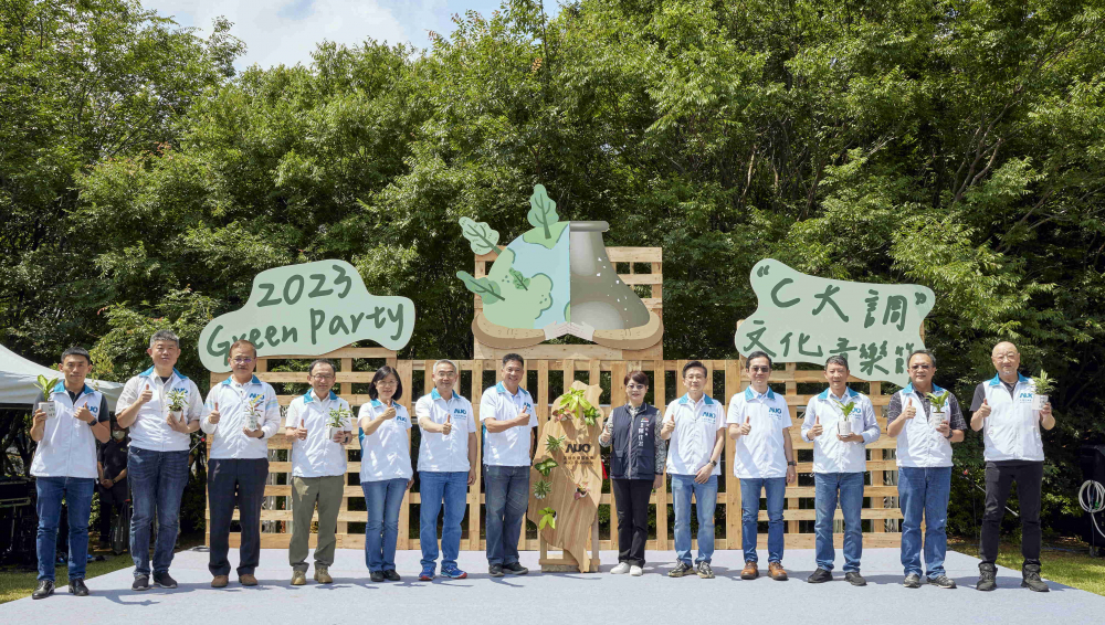 友達光電攜手供應商夥伴及台中市政府，共同倡議及推廣加樹減塑、節能減碳的淨零綠生活