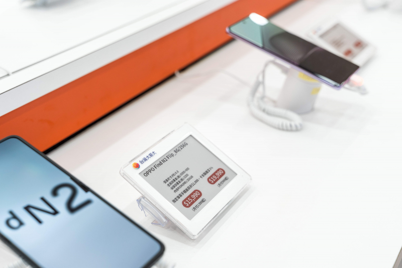 台灣大哥大導入創利空間ELSA電子價格牌系統，減少紙本印製與裁切，亦能即時調整產品價格及庫存標示