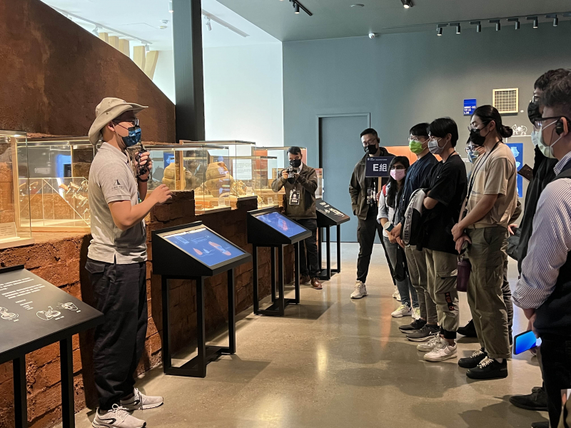 友達招募員工為文化志工，擔任文化館導覽大使，積極推廣文資保存、文史教育