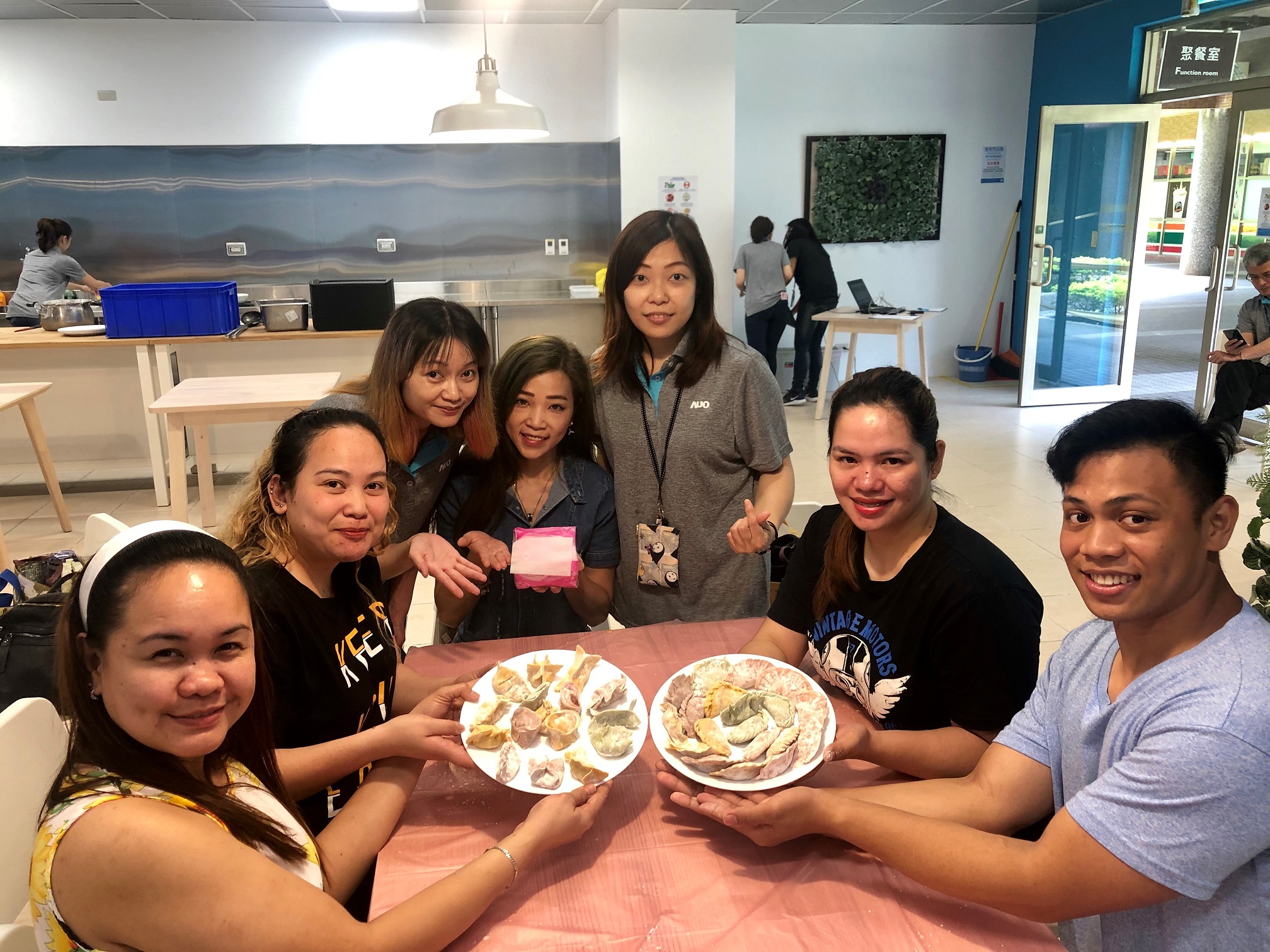 友達將DEI理念貫徹到企業文化和實踐，舉辦如台菲廚藝交流等活動，讓同仁了解彼此文化差異、培養情感