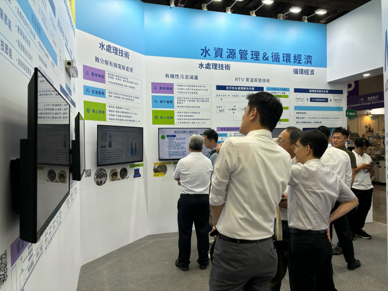 友達以深厚的智慧製造經驗發展永續戰略，積極延伸價值鏈，轉化成可供外界使用的綠色智慧服務，進軍SEMICON Taiwan 2024，提供半導體產業鏈打造AI世代的永續即戰力。