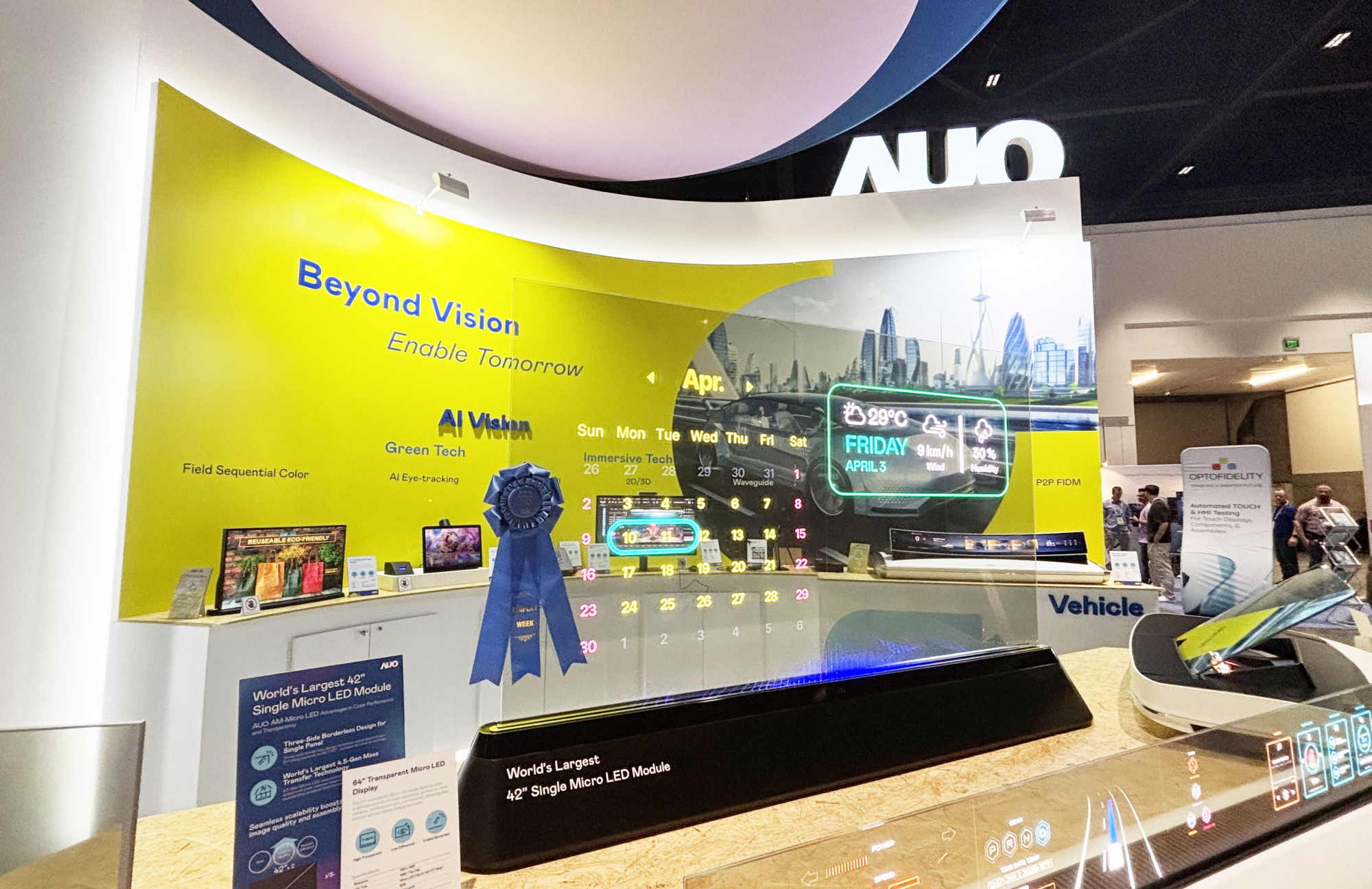 OD体育64吋透明Micro LED显示器获〝最佳Micro LED技术应用奖〞，其绝妙的透明穿透特性，同时具备1,000 nits的高亮度表现，并透过精细的无缝拼接延伸，可依需求灵活应用于多元场域，展现出Micro LED显示技术划时空的无限潜力